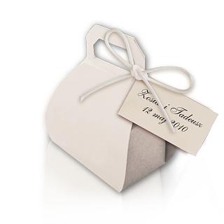 Kuferek z personalizowanym bilecikiem